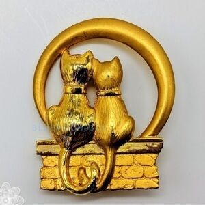 JJ Vintage Gold Tone Cats Pin Brooch EVC